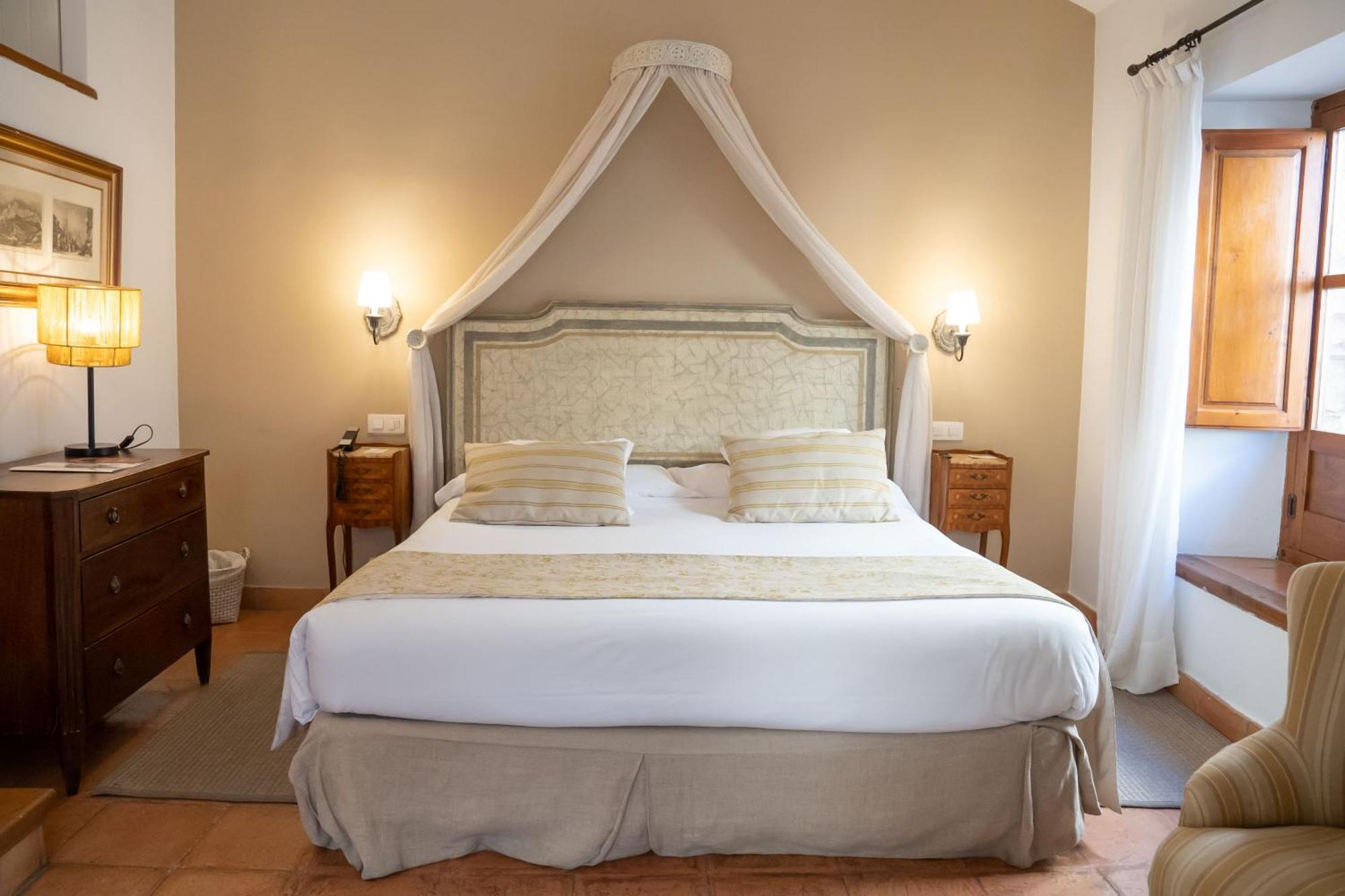 Hotel Puerta De La Luna Baeza Ngoại thất bức ảnh